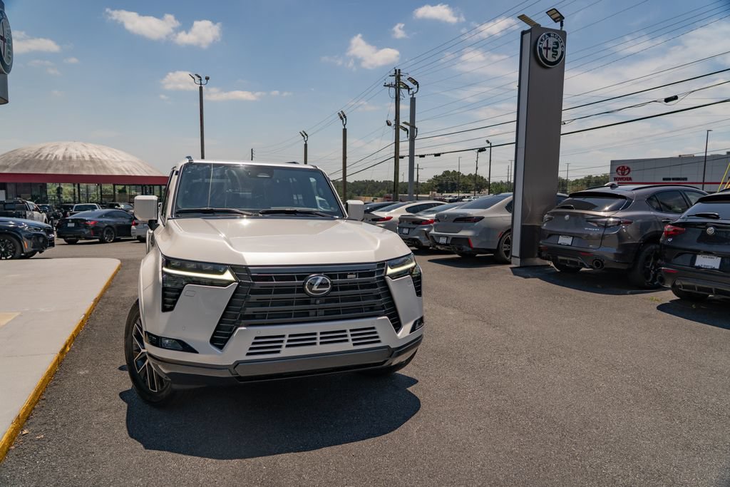 Used 2024 Lexus GX 550 w/ Accessory Package (2T) AWD/4WD image 12