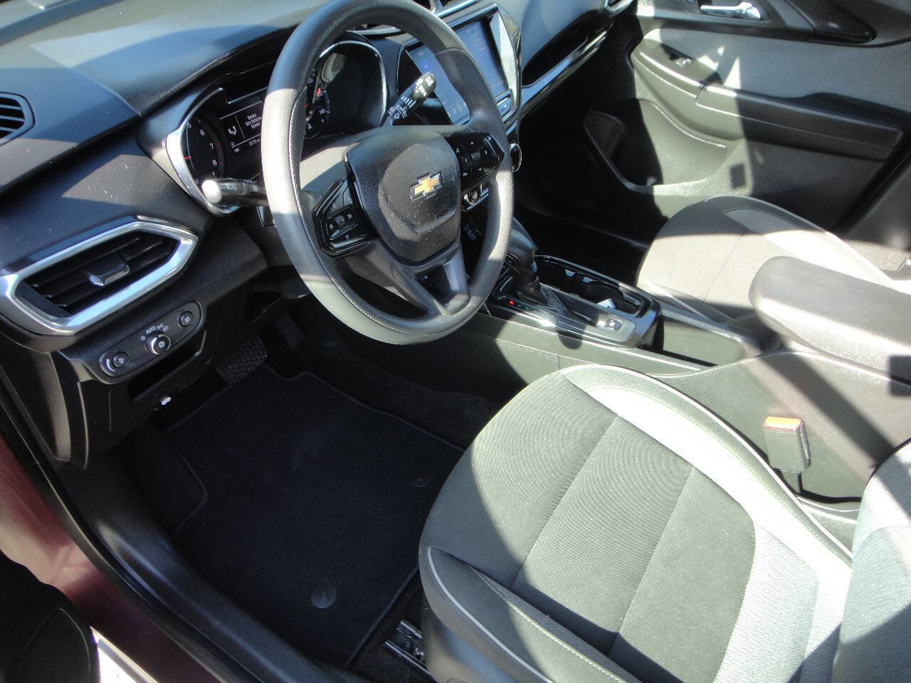 Used 2023 Chevrolet TrailBlazer LT w/ Convenience Package image 7