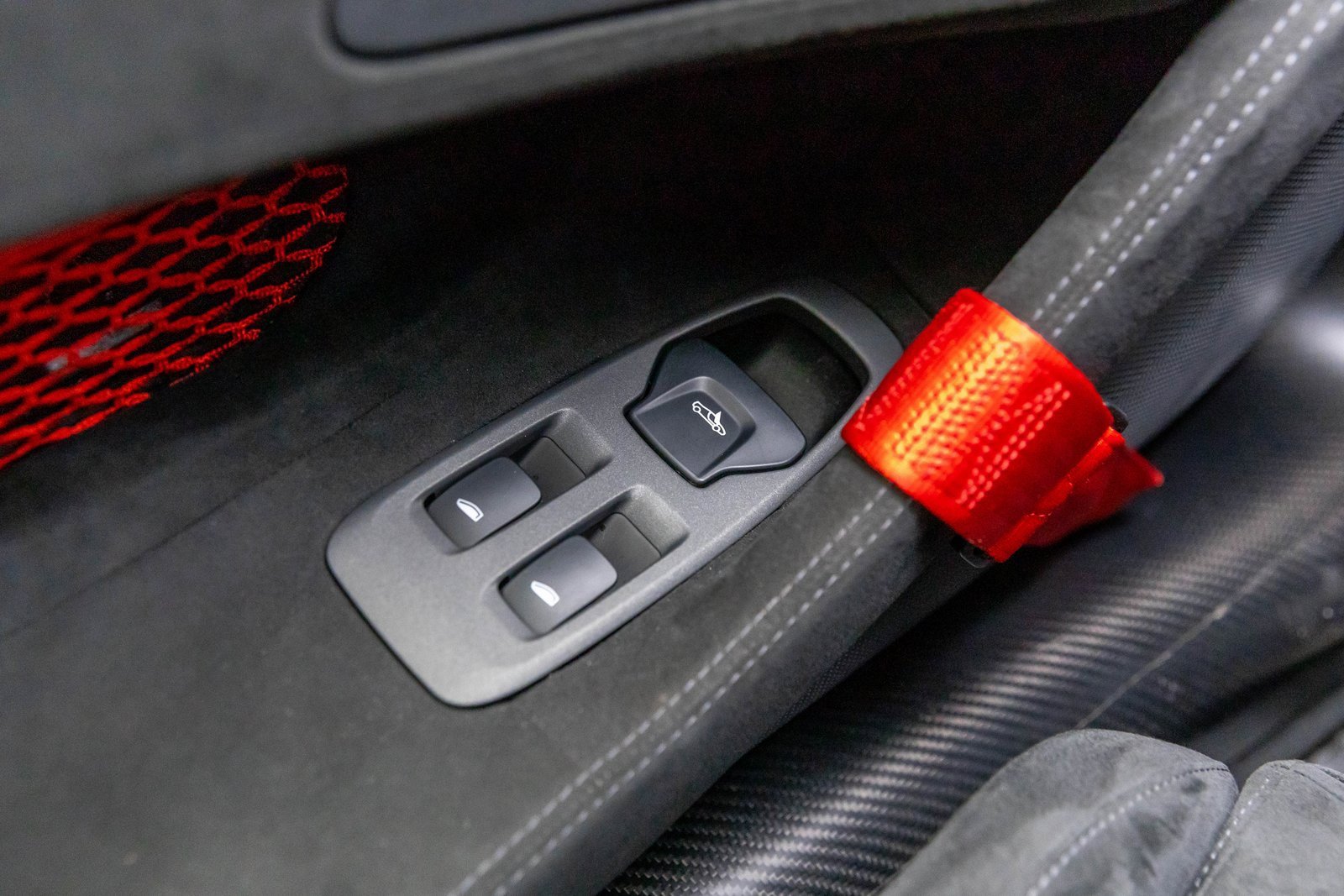 Used 2020 McLaren 620R RWD image 31