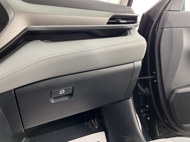 Used 2023 Toyota Highlander L image 40