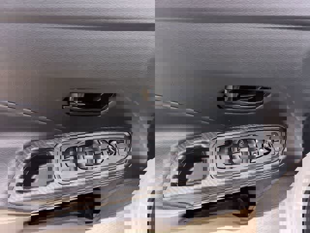 Used 2025 Nissan Versa S w/ Trunk Package image 29