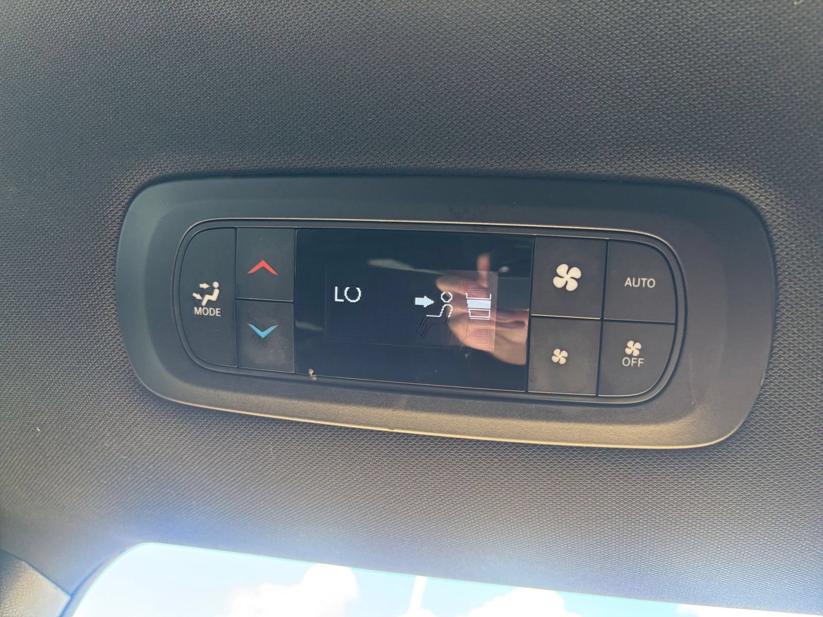 Used 2025 Chrysler Pacifica Select FWD image 24