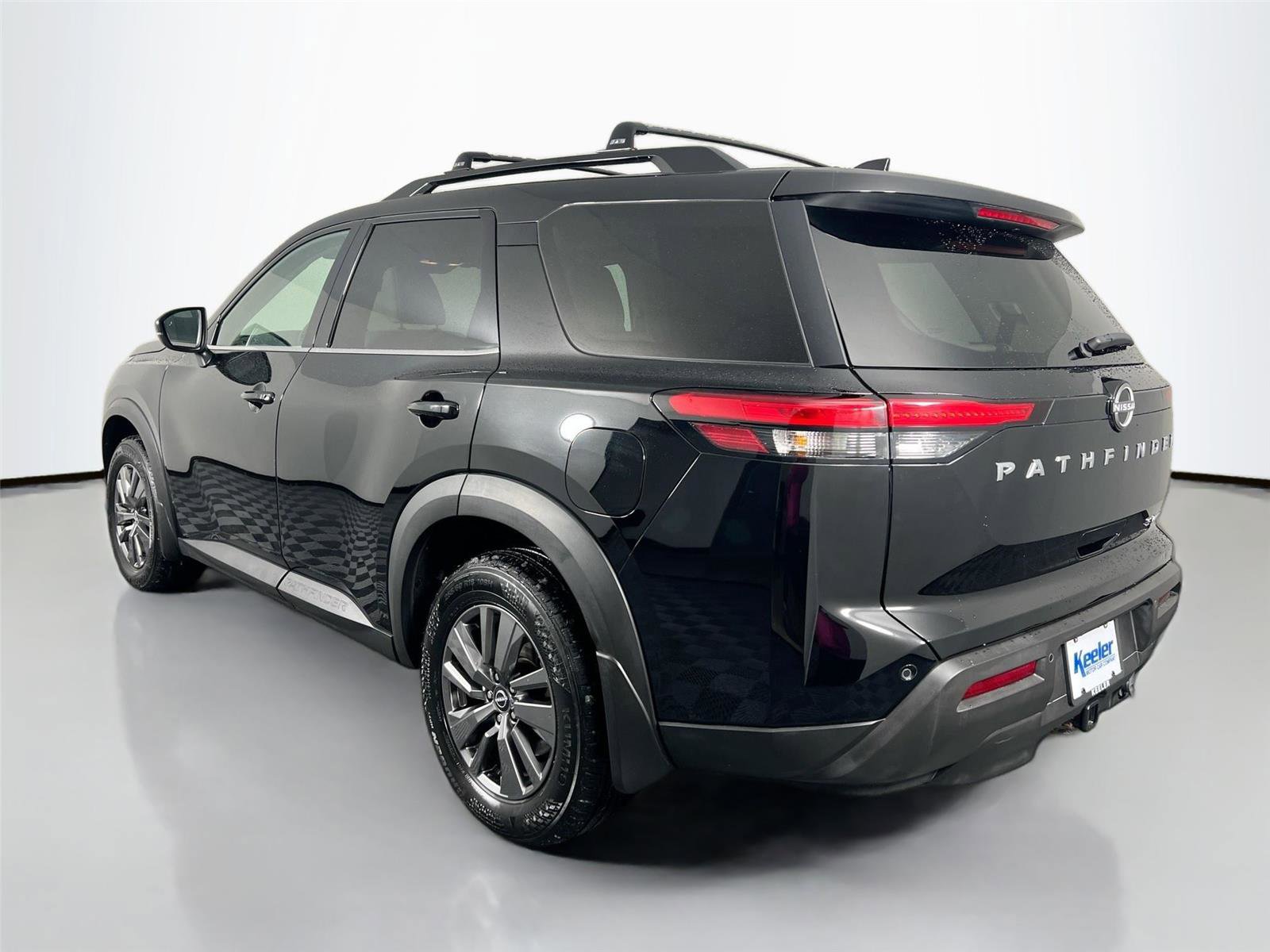 Used 2022 Nissan Pathfinder SV w/ SV Premium Package image 4