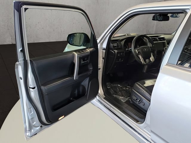 Used 2020 Toyota 4Runner Limited AWD/4WD image 13