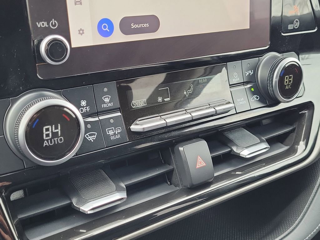 Used 2023 Toyota Highlander LE image 28