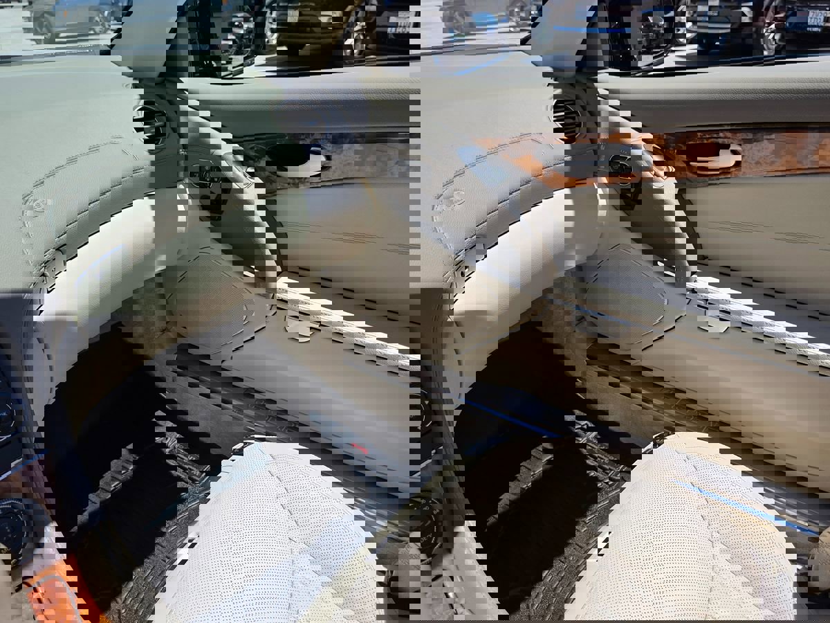 Used 2012 Mercedes-Benz SL 550 image 44