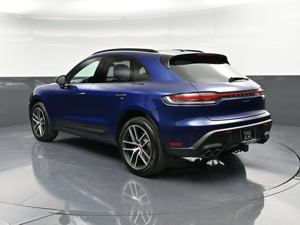 Certified 2025 Porsche Macan image 3