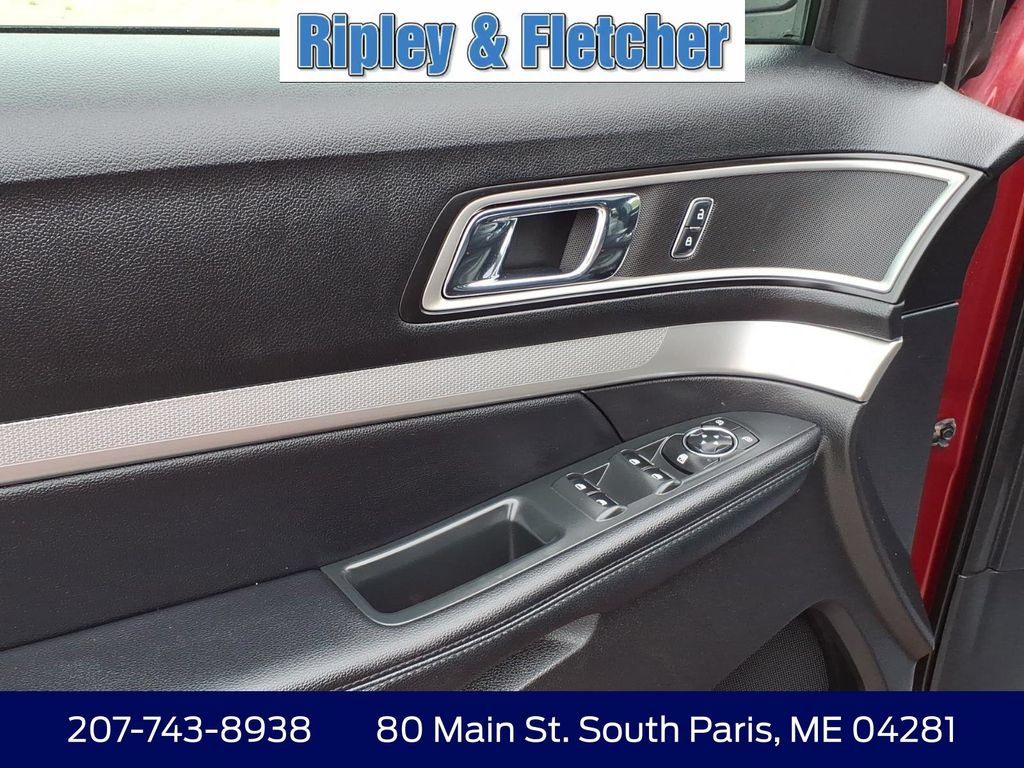 Used 2017 Ford Explorer XLT w/ Equipment Group 202A AWD/4WD image 12
