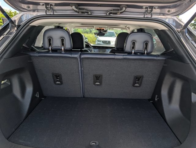 Used 2023 Chevrolet Bolt EUV Premier w/ Sun & Sound Package FWD image 11
