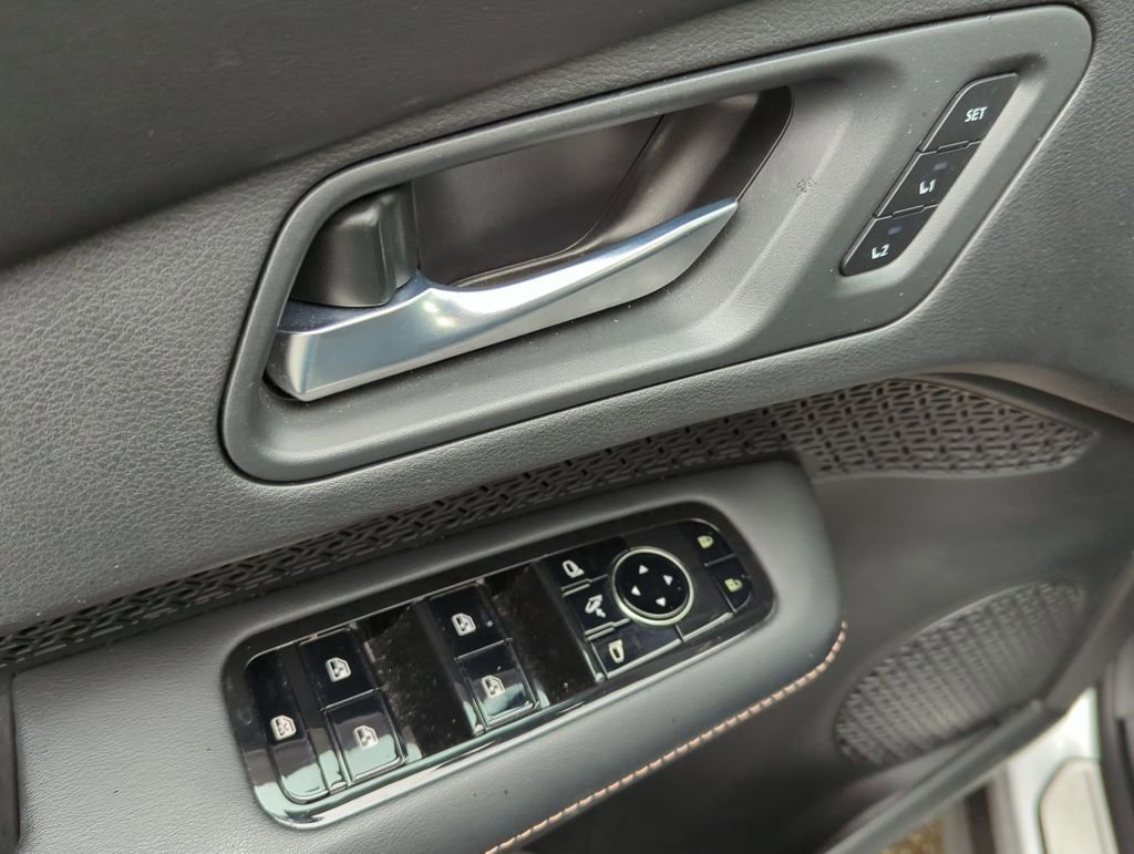 Used 2024 Nissan Ariya AWD image 9