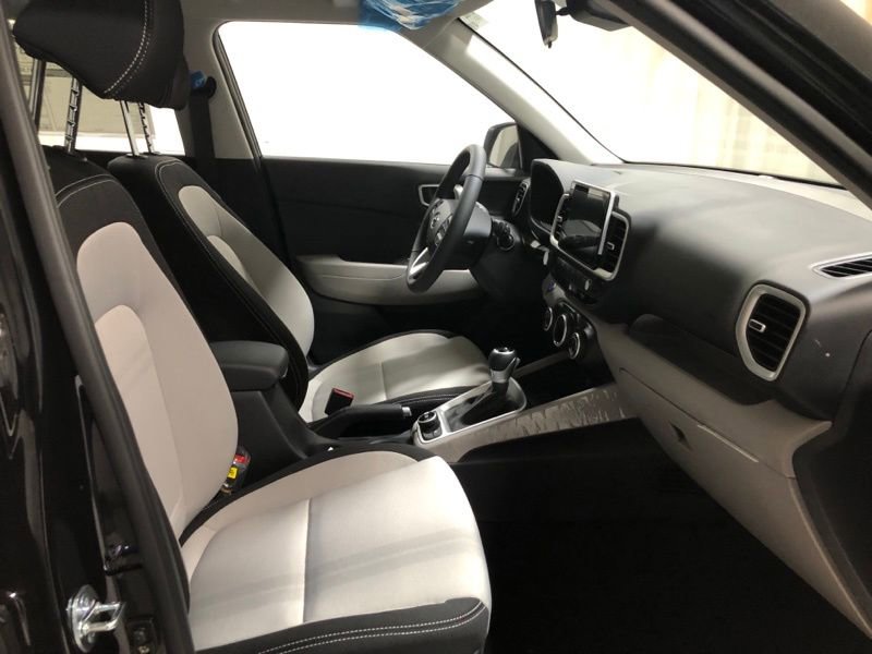 New 2026 Hyundai Venue SEL FWD image 12