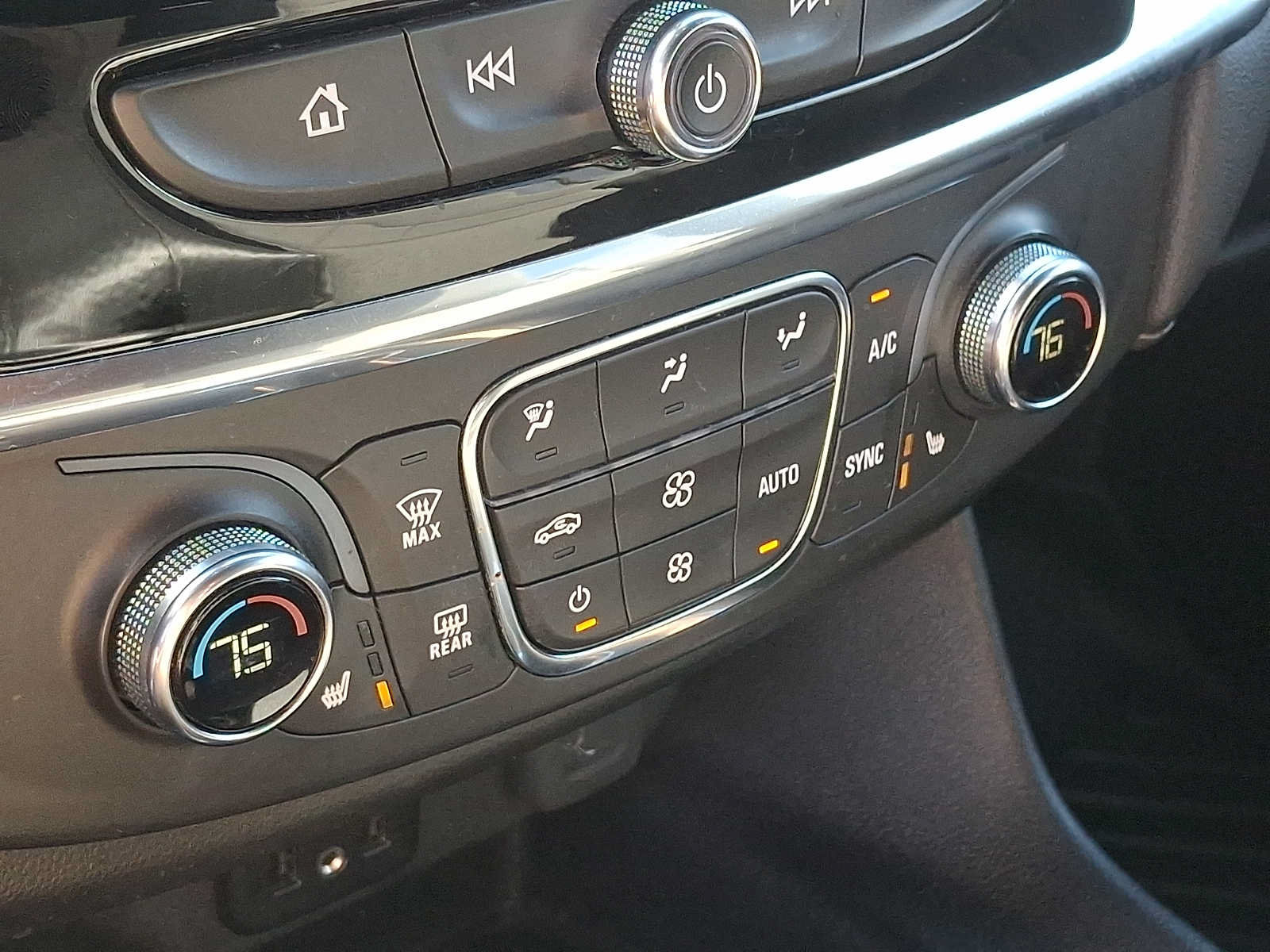 Used 2023 Chevrolet Traverse LT AWD/4WD image 16