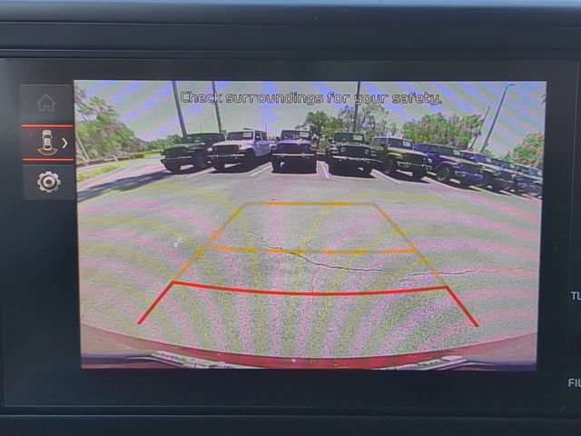 Used 2024 Kia Carnival LX image 25