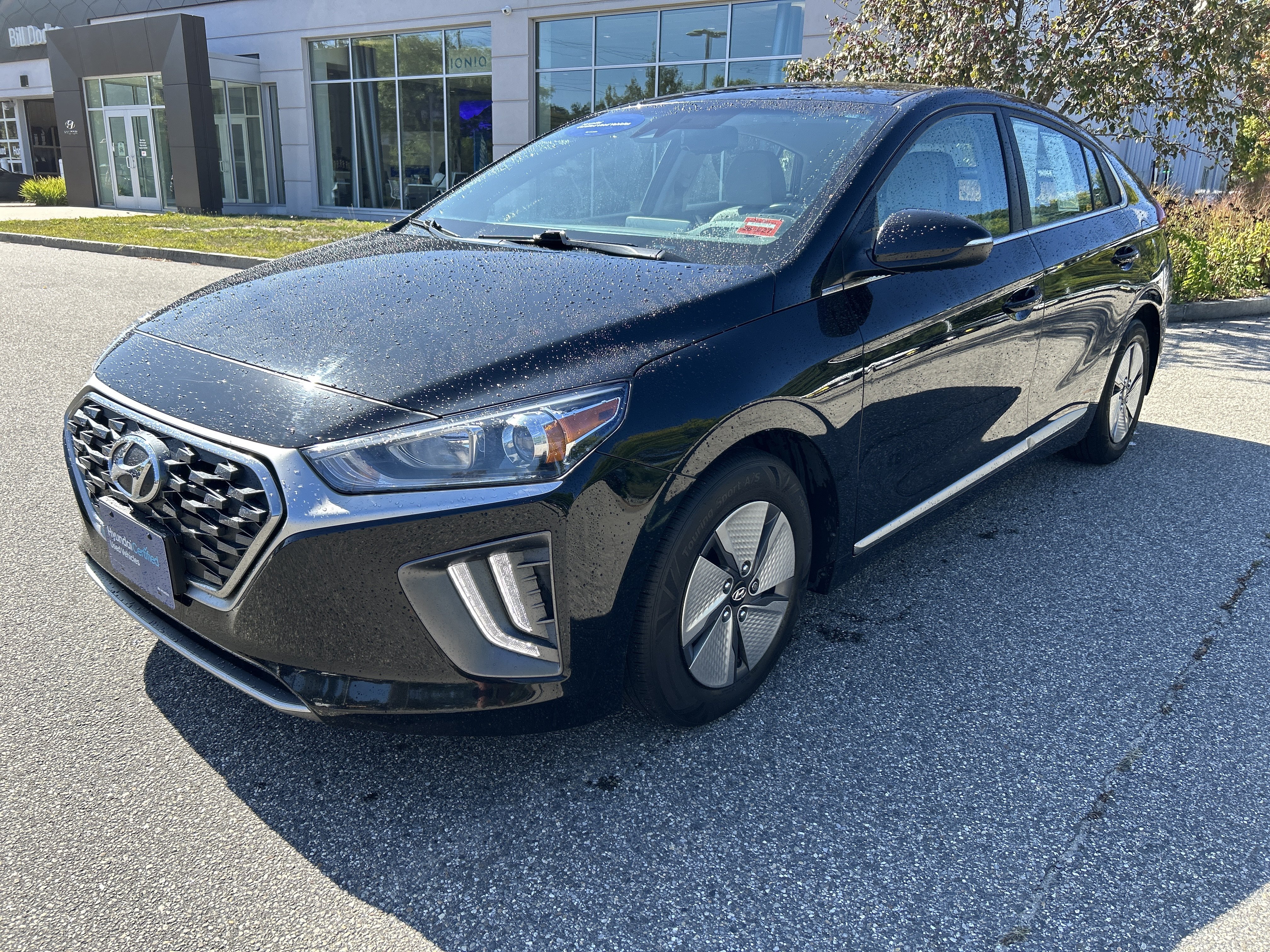 Certified 2022 Hyundai Ioniq SE FWD image 1