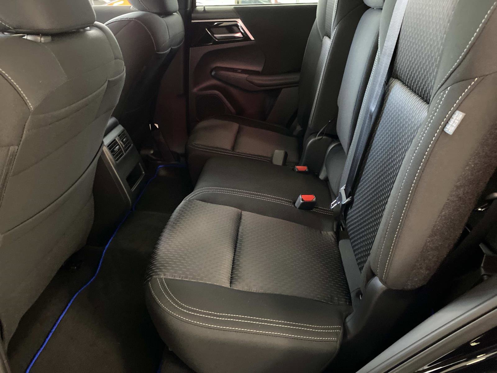 New 2025 Mitsubishi Outlander ES image 7