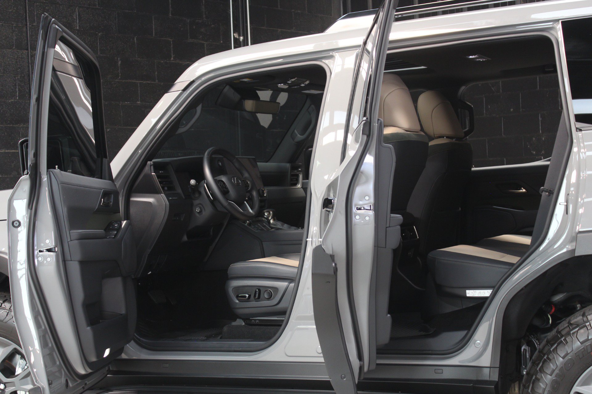 Used 2024 Lexus GX 550 AWD/4WD image 26