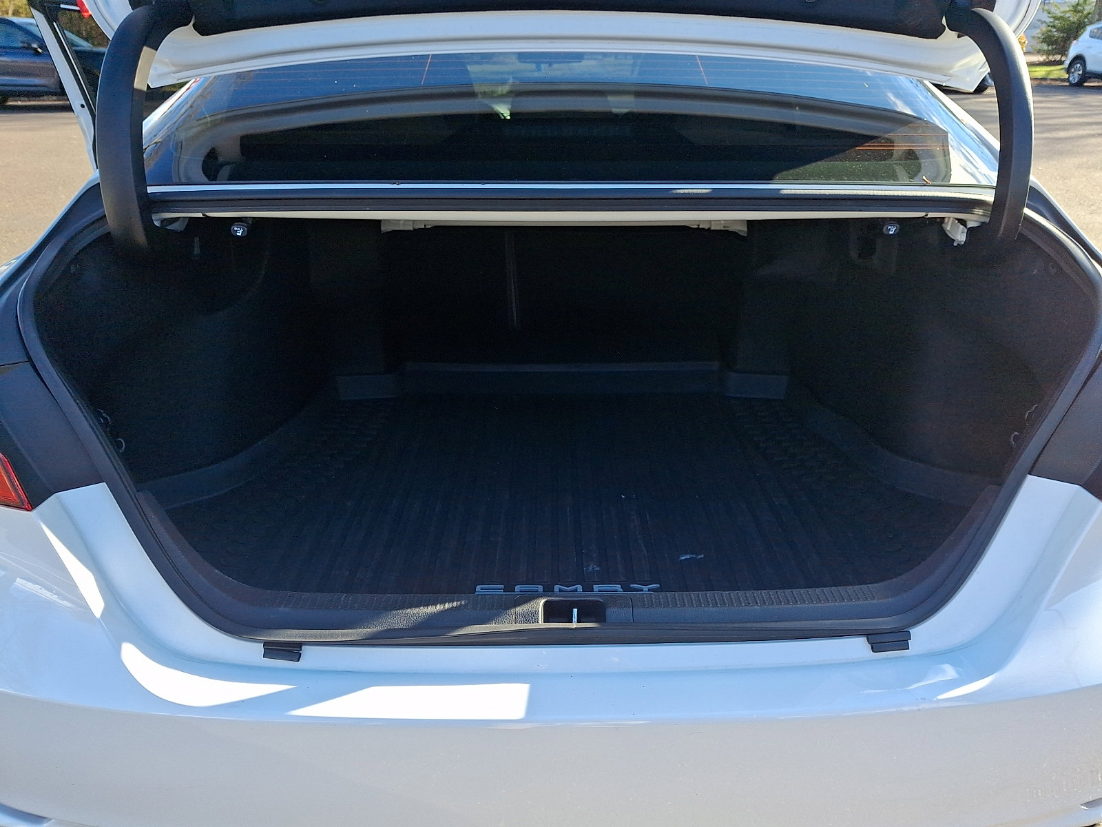 Used 2018 Toyota Camry SE image 27