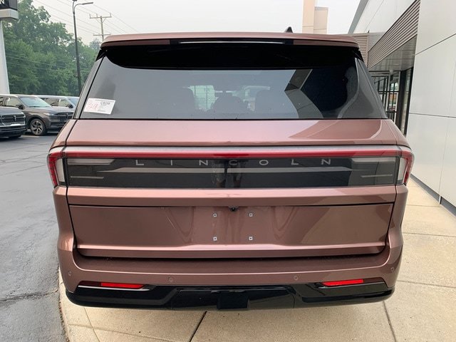 New 2027 Lincoln Navigator Black Label AWD/4WD image 4