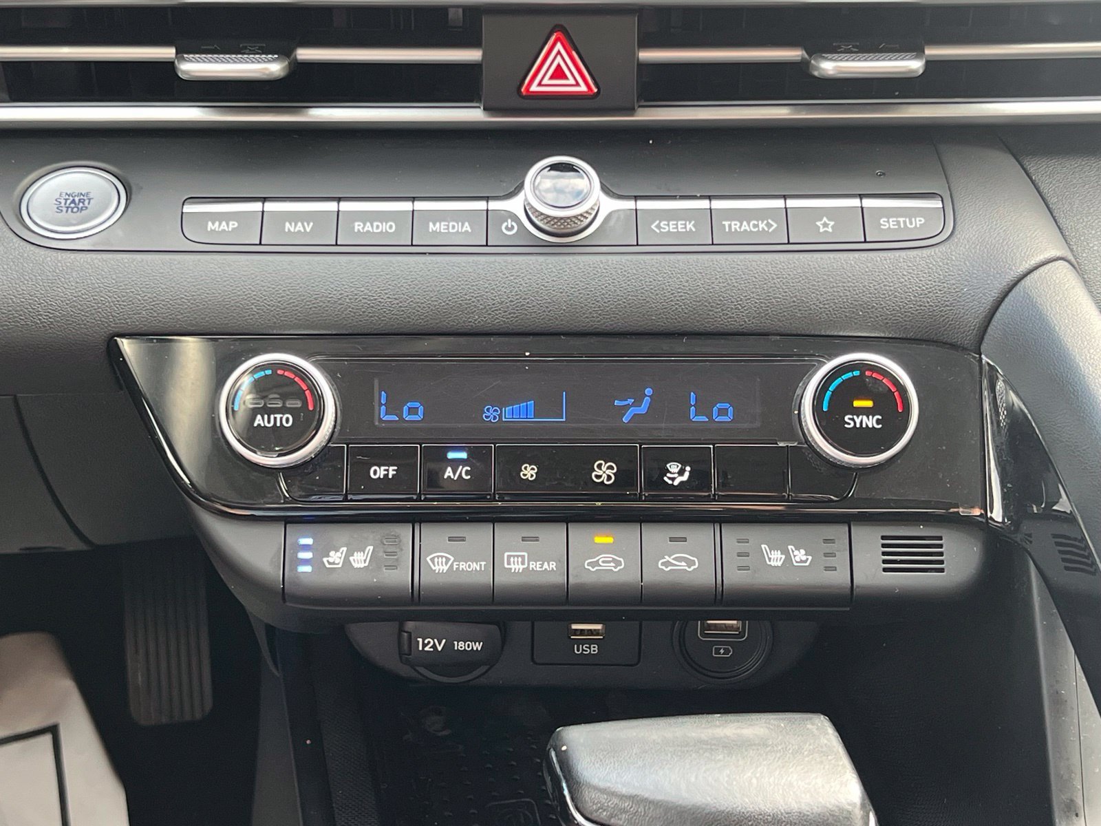 Used 2022 Hyundai Elantra Limited FWD image 32