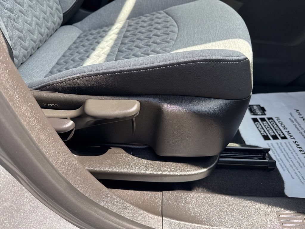 Used 2023 Chevrolet Equinox LS AWD/4WD image 34