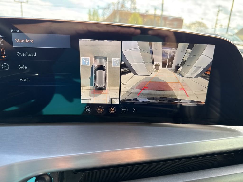 Used 2026 Cadillac Vistiq Platinum w/ LPO, Floor Liner Package AWD/4WD image 28