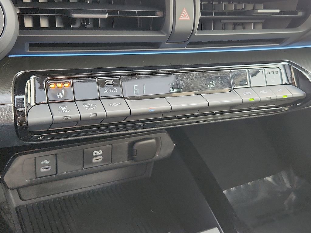 Used 2025 Toyota Prius image 16