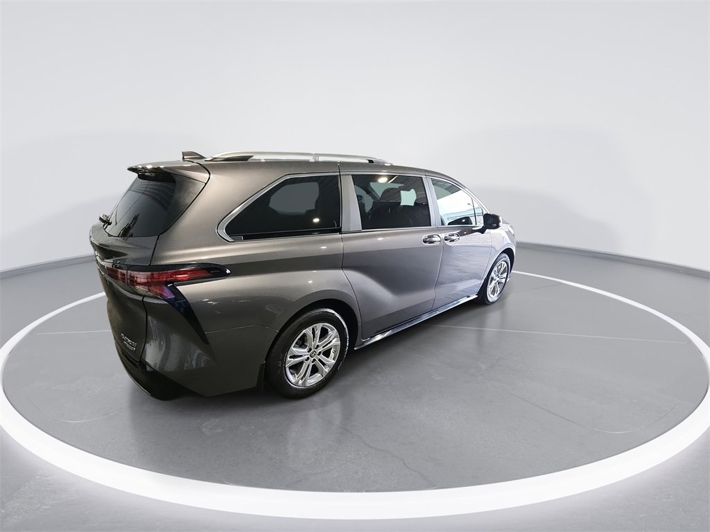 Used 2023 Toyota Sienna Platinum image 8