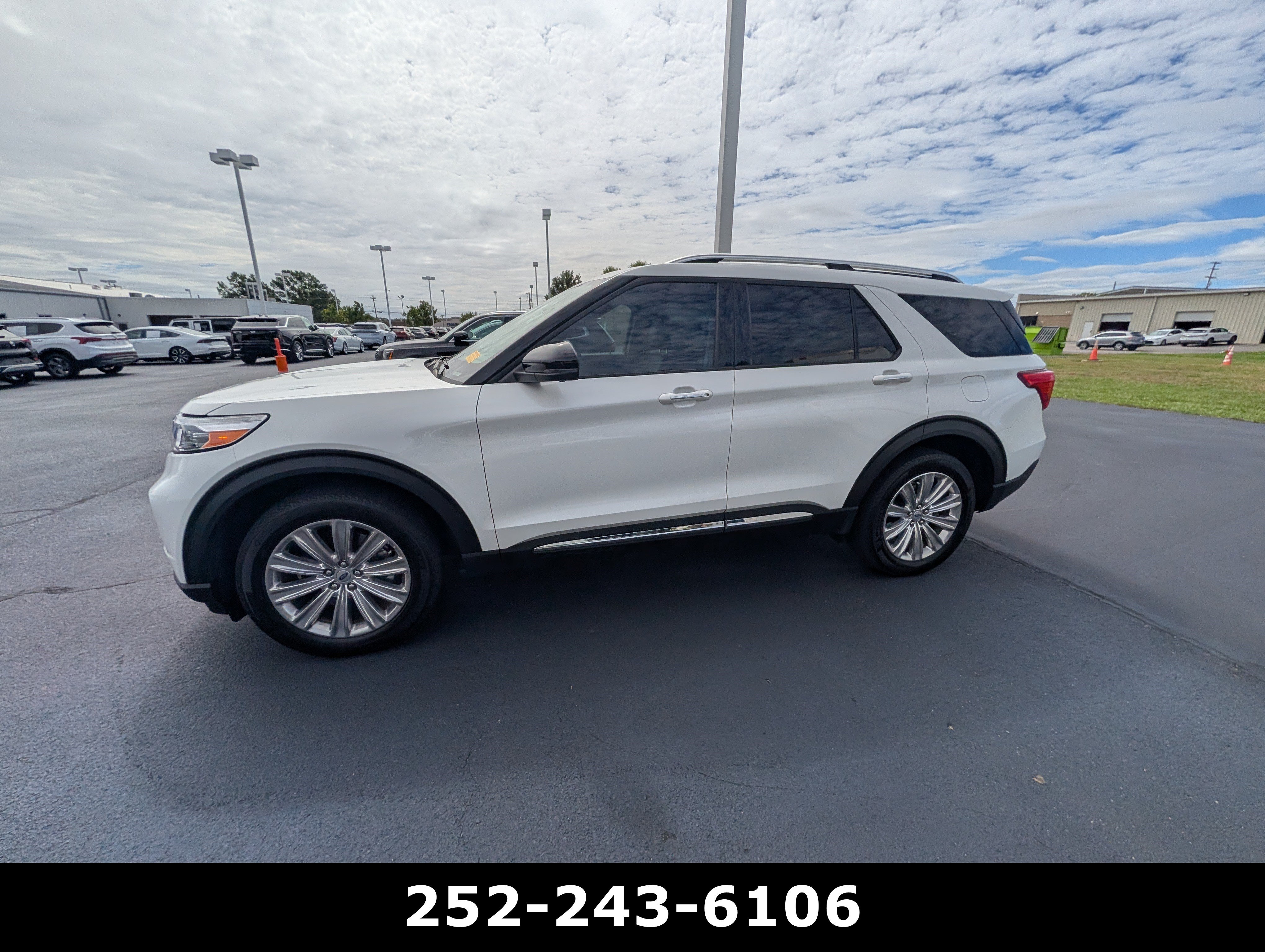 Used 2023 Ford Explorer Limited w/ Hybrid Equipment Group 310A AWD/4WD image 7