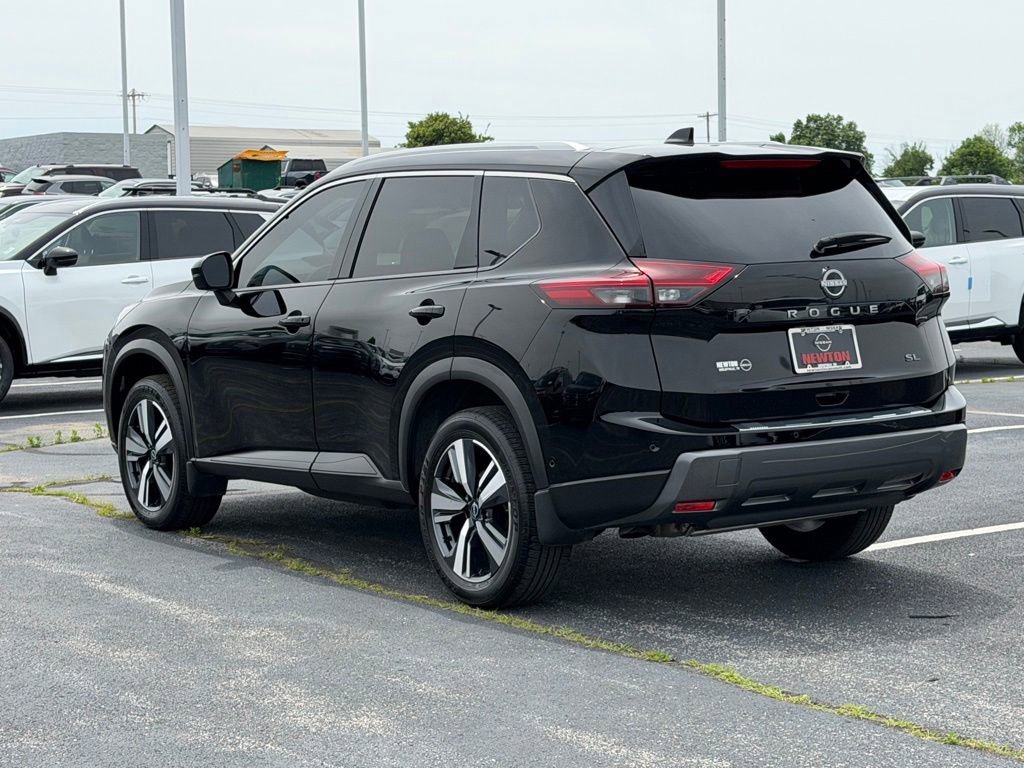 Used 2025 Nissan Rogue SL FWD image 7