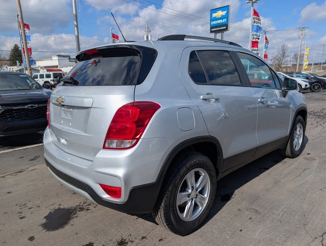 Used 2022 Chevrolet Trax LT w/ LT Convenience Package image 5