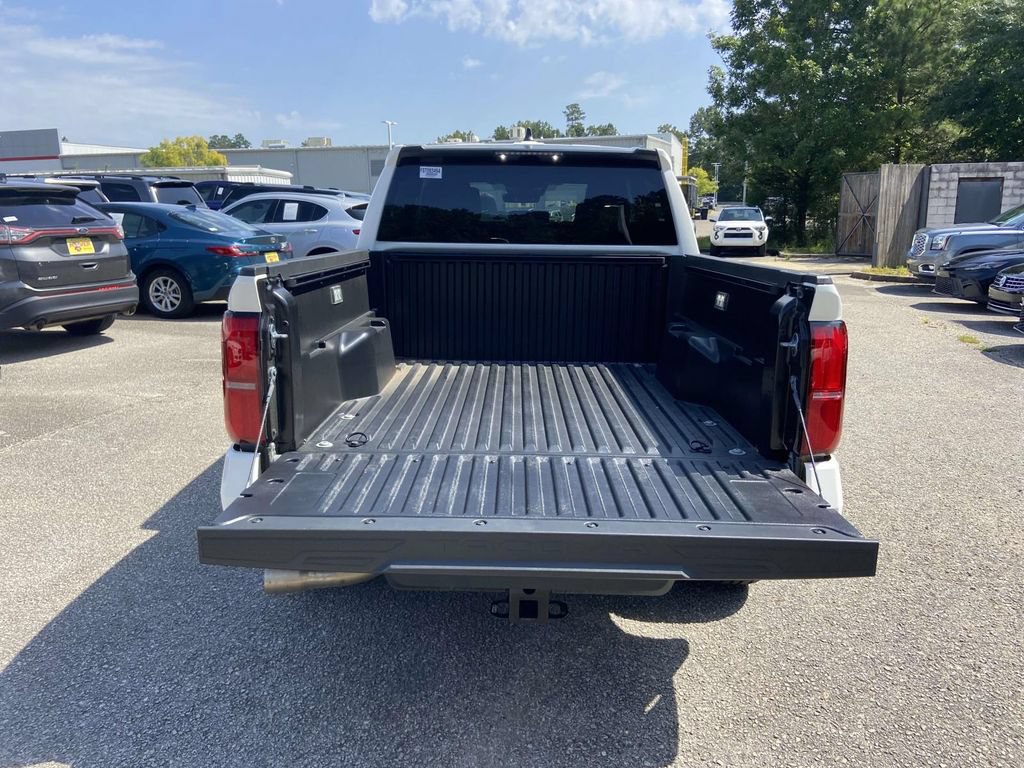 Used 2025 Toyota Tacoma SR5 AWD/4WD image 8