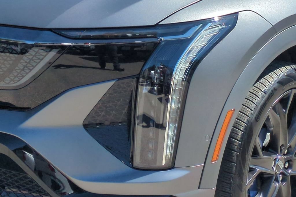 New 2026 Cadillac Optiq V w/ Magnus Launch Edition AWD/4WD image 14