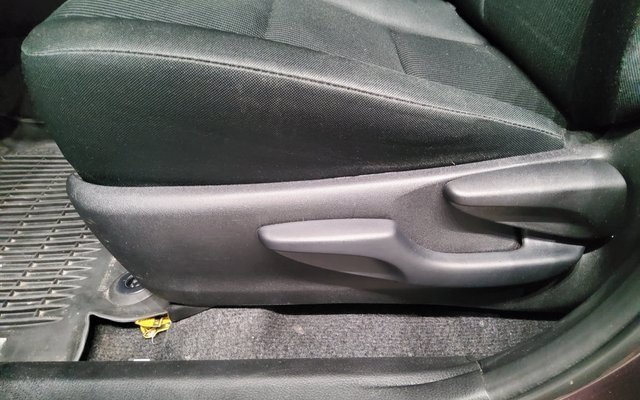 Used 2018 Toyota RAV4 LE image 19