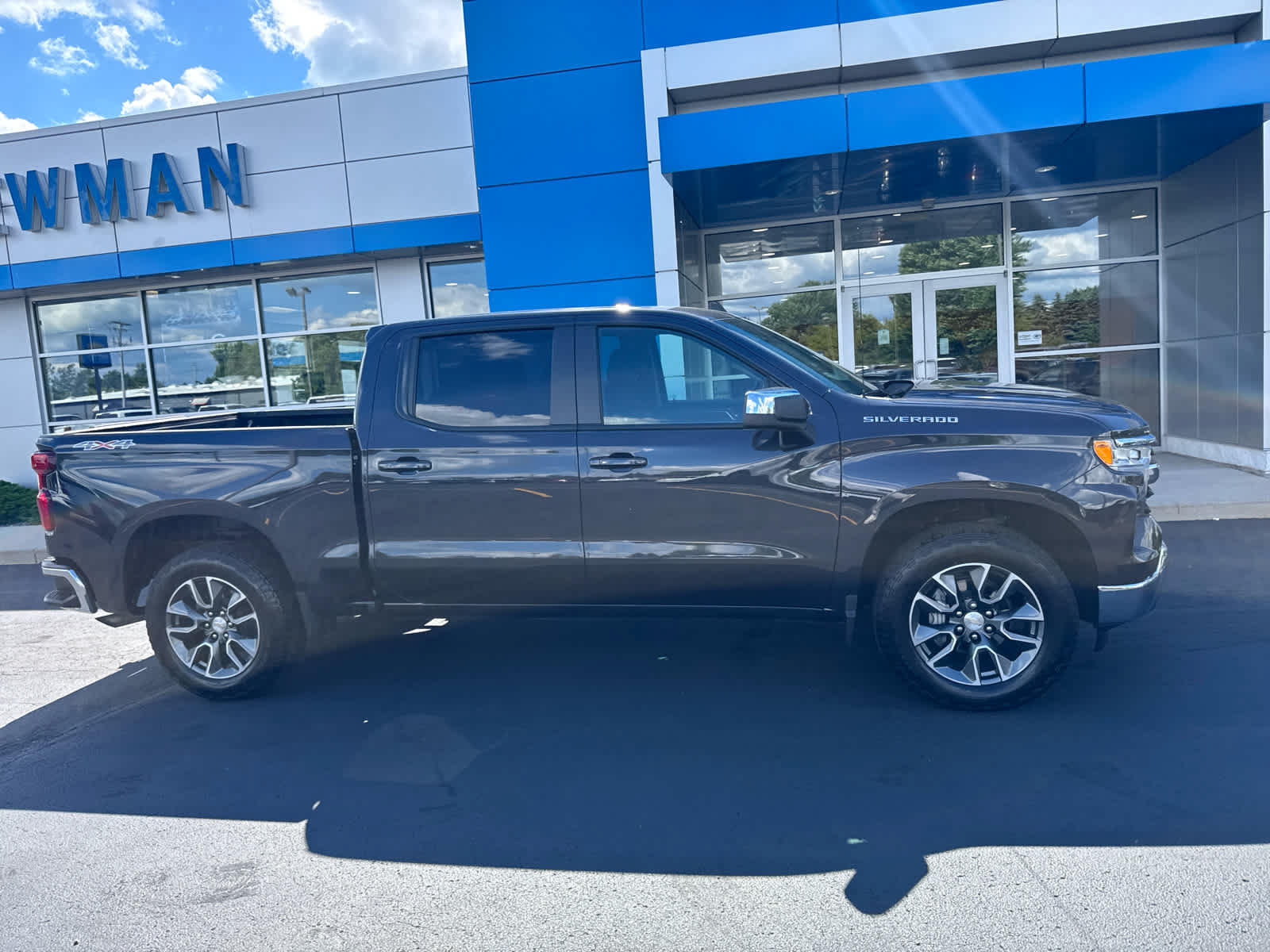 Certified 2024 Chevrolet Silverado 1500 LT AWD/4WD image 2