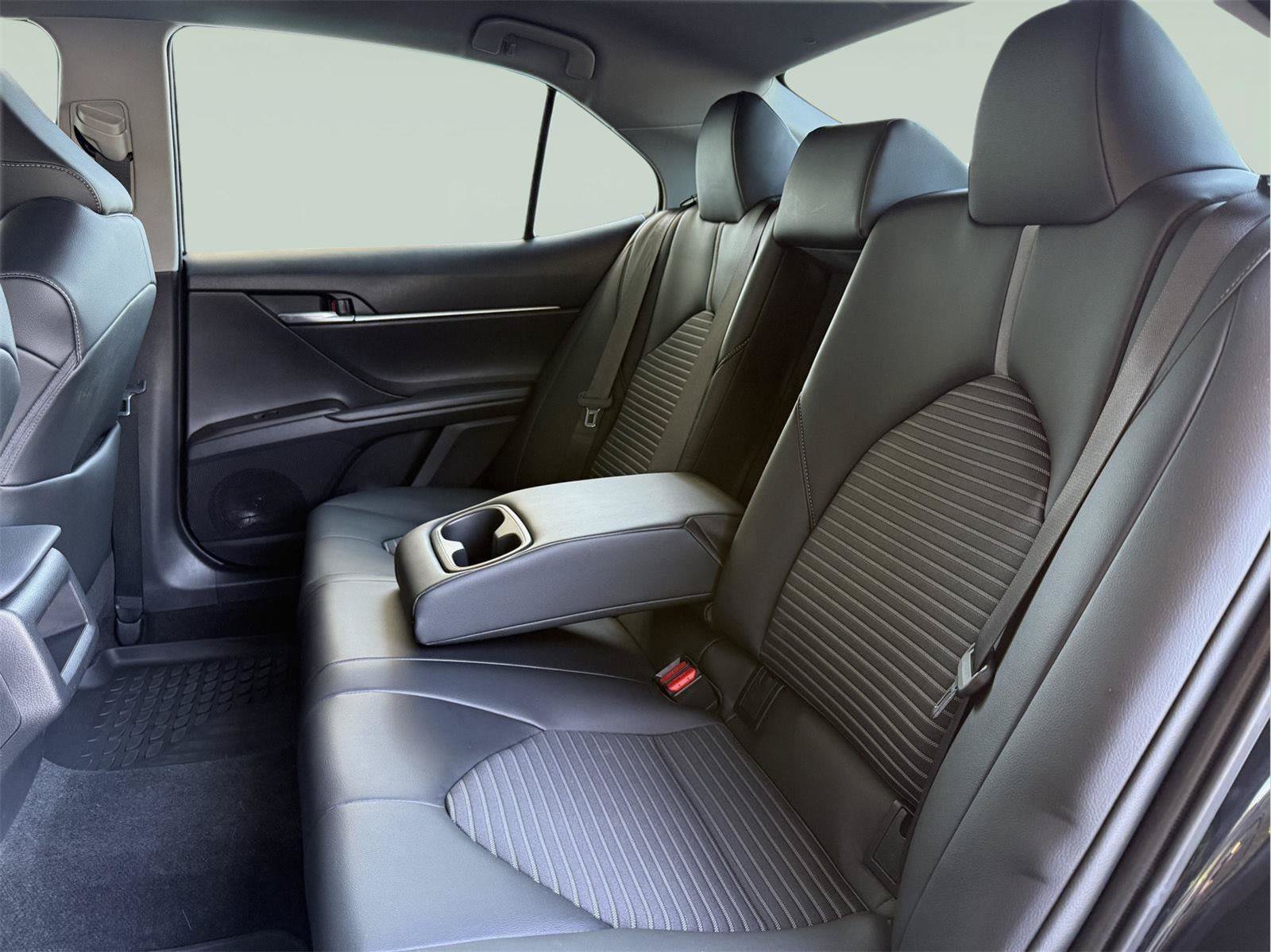 Used 2022 Toyota Camry SE FWD image 20