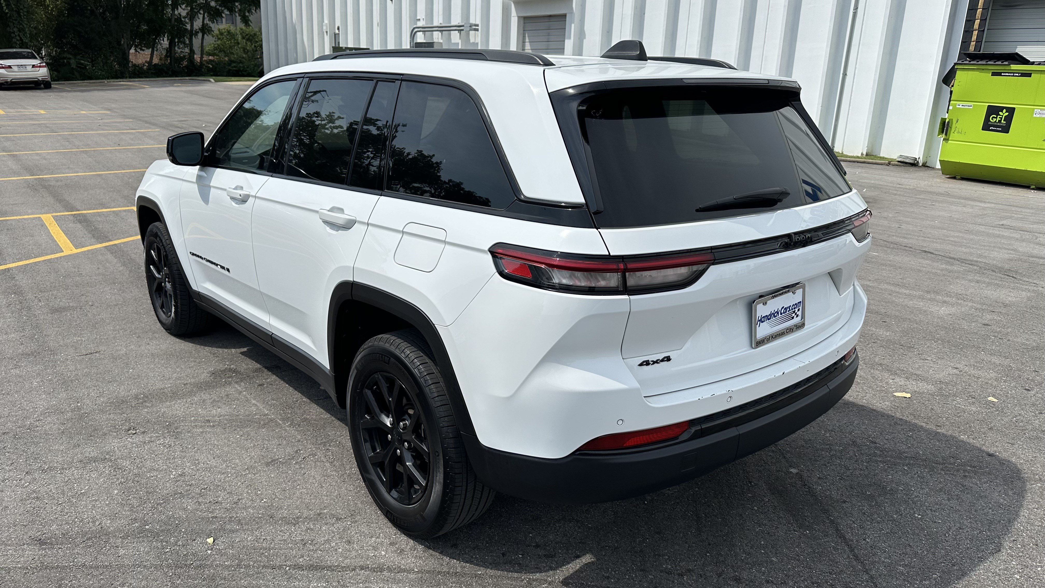 Used 2025 Jeep Grand Cherokee Altitude AWD/4WD image 8