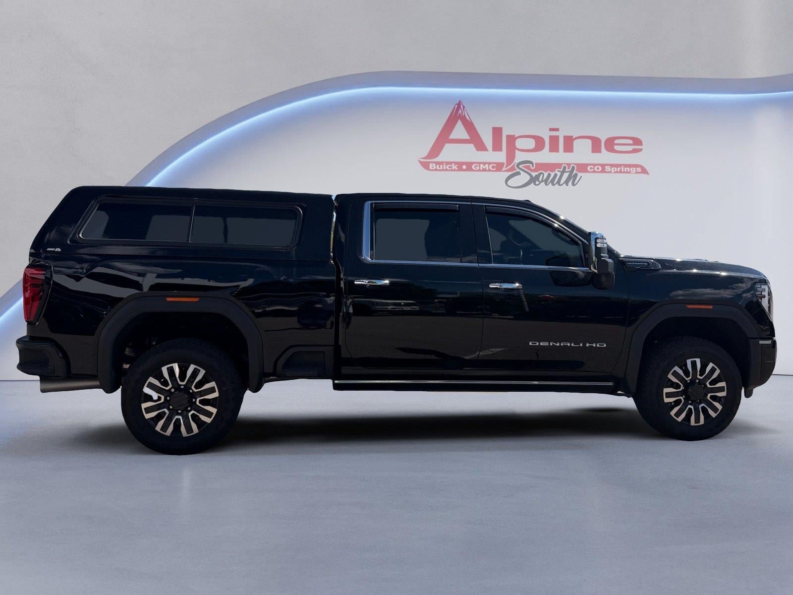 Used 2025 GMC Sierra 3500 Denali Ultimate AWD/4WD image 6