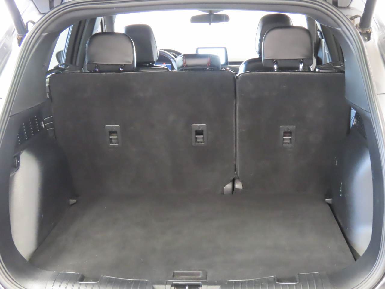 Used 2024 Ford Escape ST-Line w/ Cold Weather Package FWD image 17