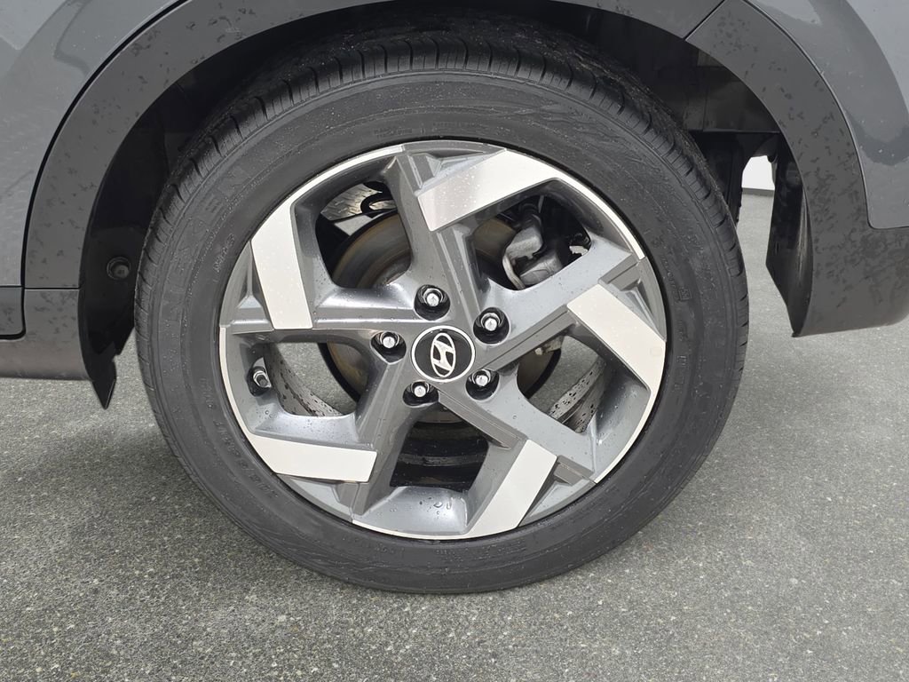 Used 2025 Hyundai Venue SEL FWD image 30