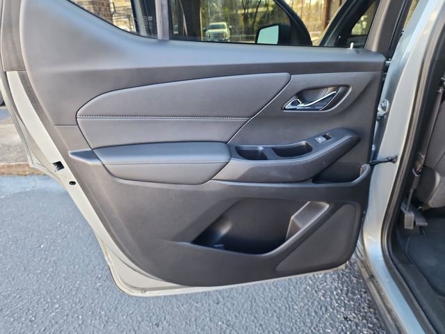Used 2023 Chevrolet Traverse LT image 32