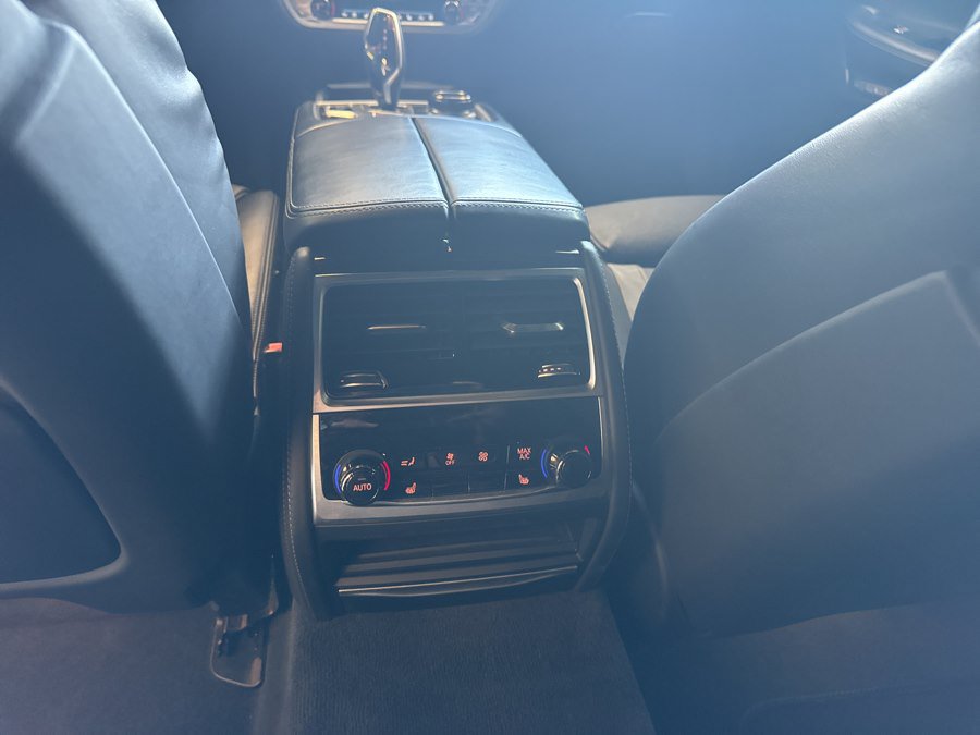 Used 2016 BMW 750i xDrive AWD/4WD image 9
