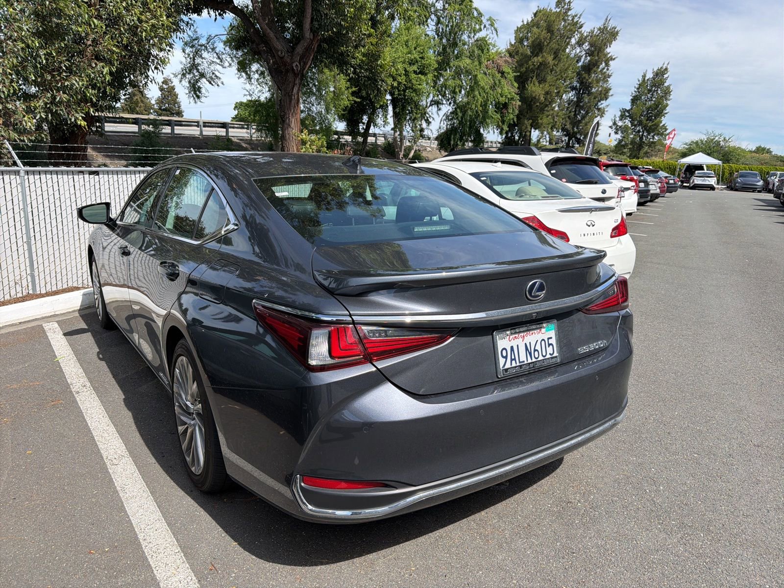 Used 2022 Lexus ES 300h w/ Accessory Package image 4