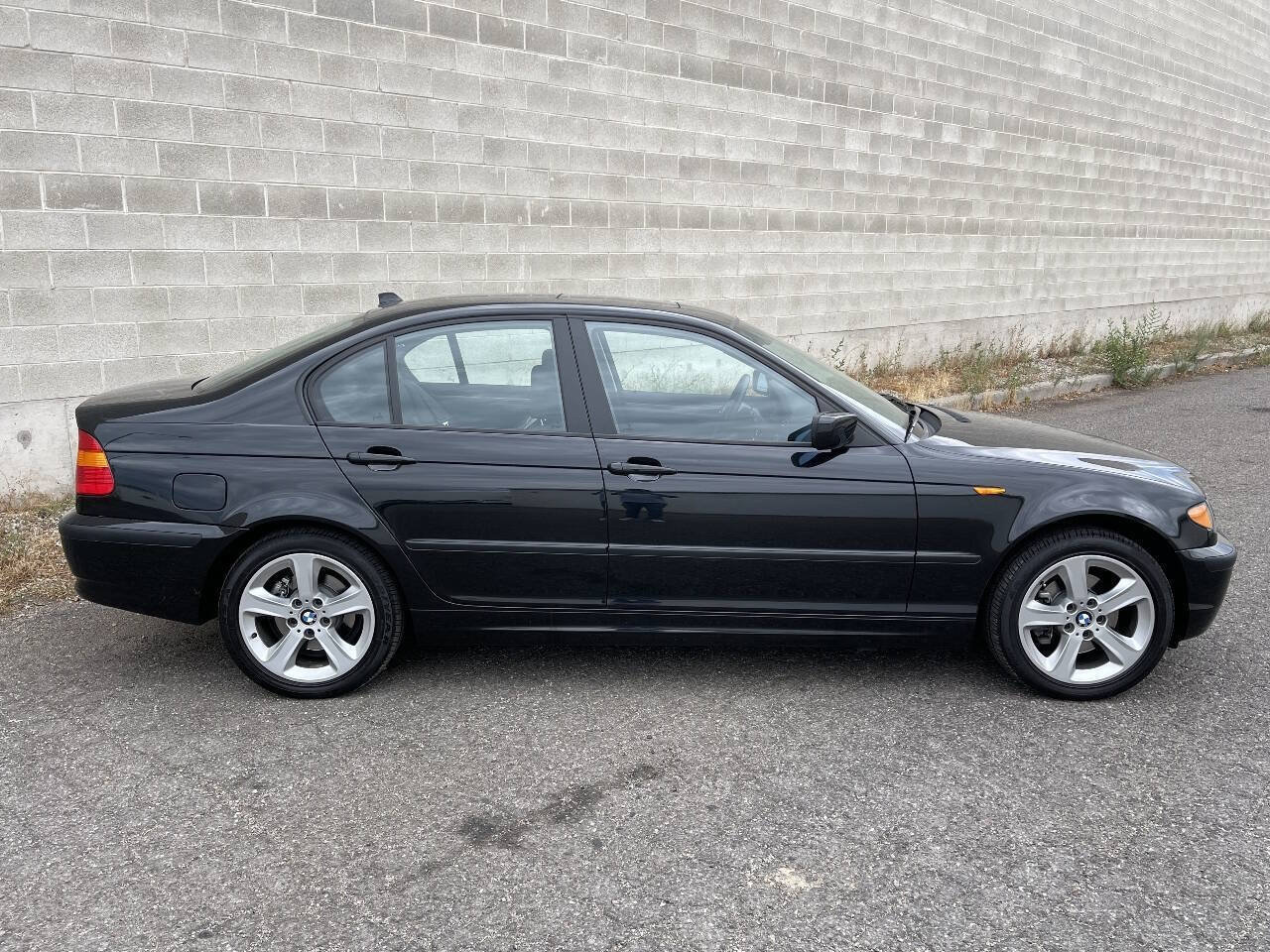 Used 2004 BMW 325xi Sedan AWD/4WD image 2