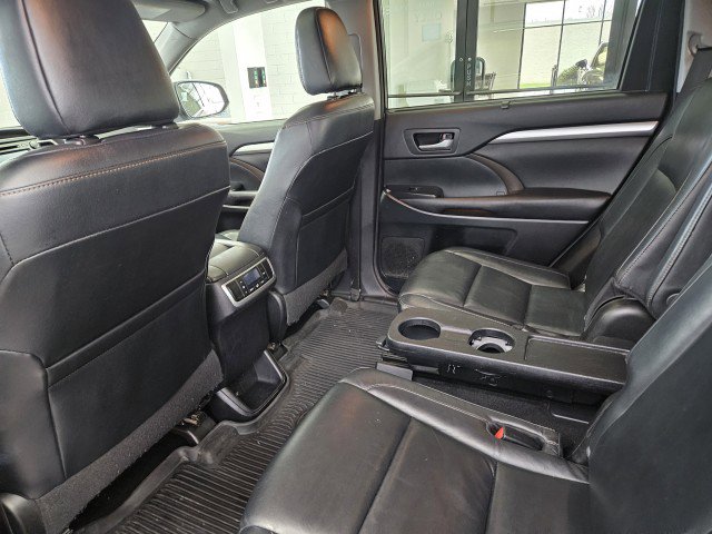 Used 2016 Toyota Highlander XLE image 9