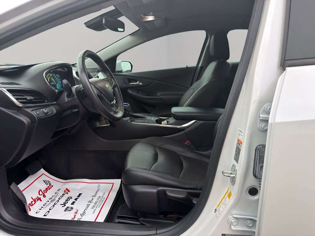Used 2018 Chevrolet Volt Premier w/ Driver Confidence Package image 4