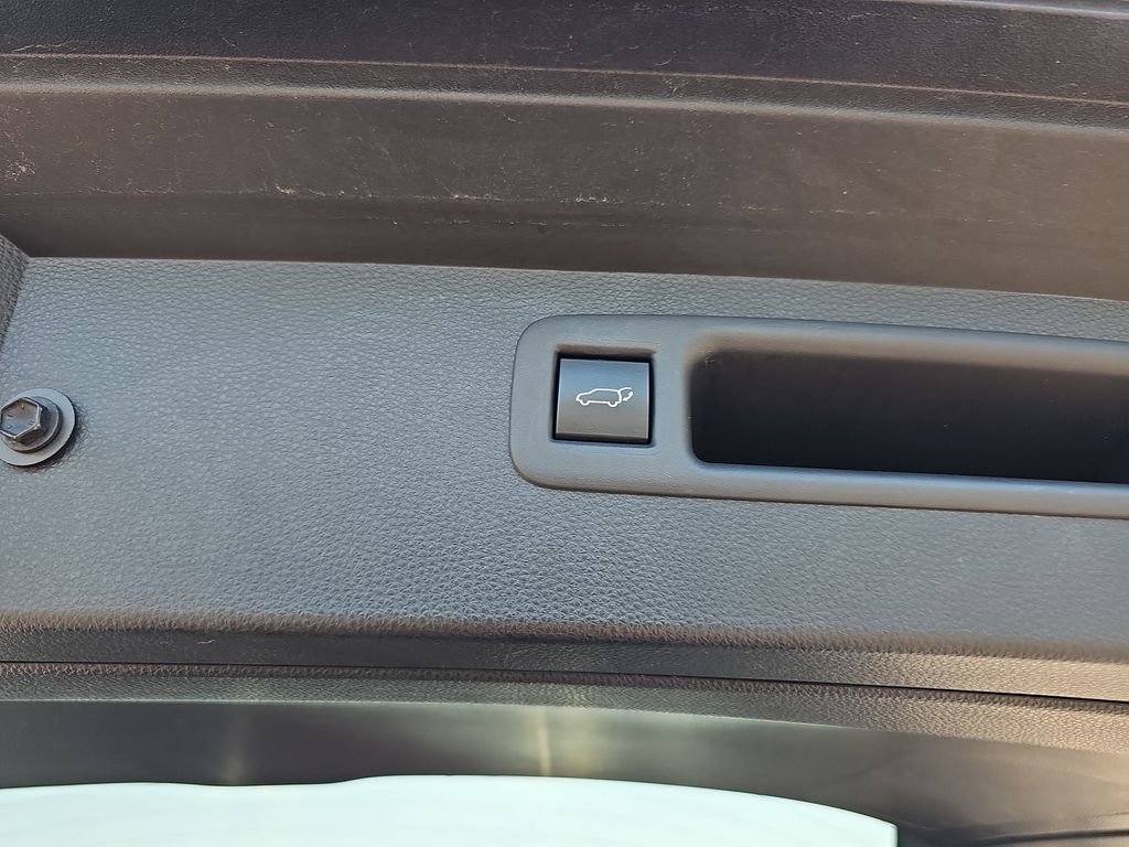 Used 2020 Toyota Highlander XLE image 18