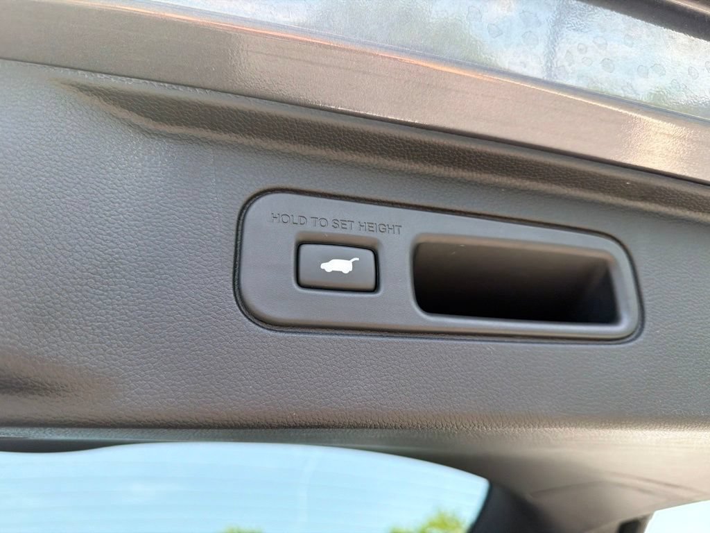 Certified 2025 Honda Pilot Touring image 22