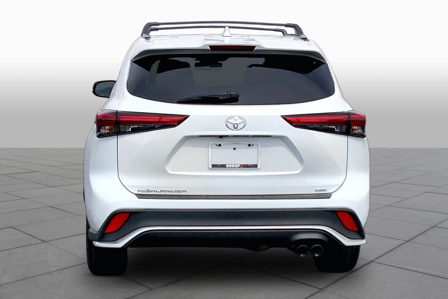 Used 2023 Toyota Highlander XSE FWD image 5