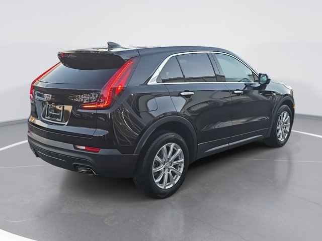 Used 2020 Cadillac XT4 Luxury w/ Cold Weather Package image 3