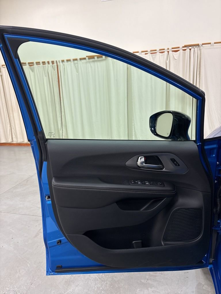 New 2026 Chrysler Pacifica Select FWD image 15